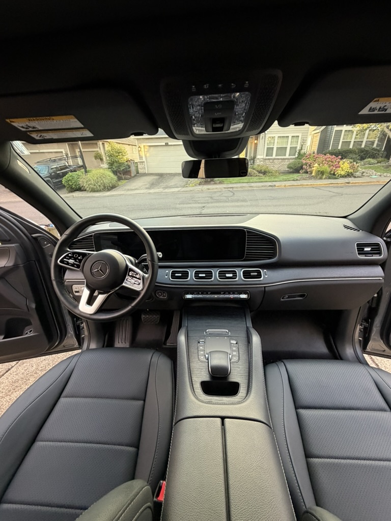 Mercedes-Benz GLE cabin after an interior detail
